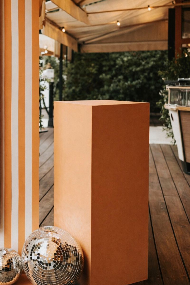 Colonne bois couleur clémentine