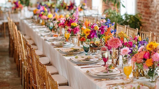 Table style banquet fleuri pour un mariage 