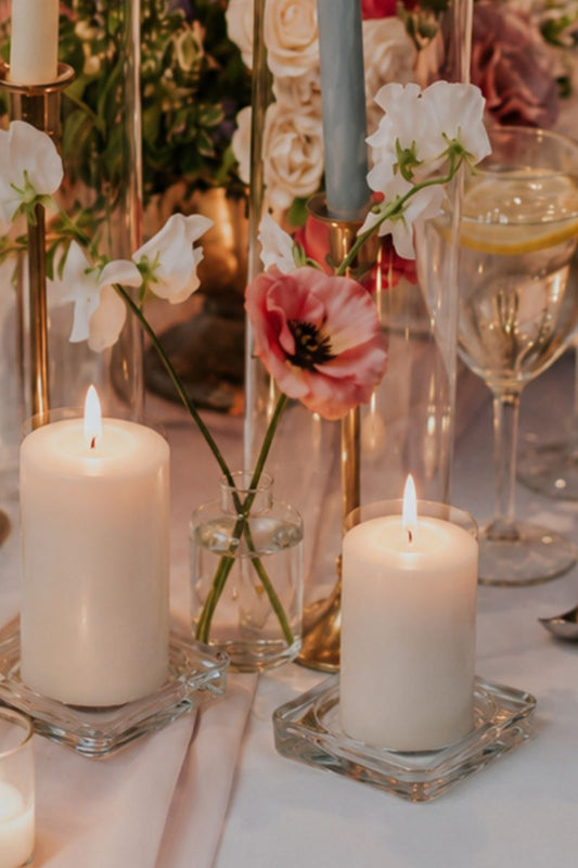 Table avec bougie et sous verre pour bougies