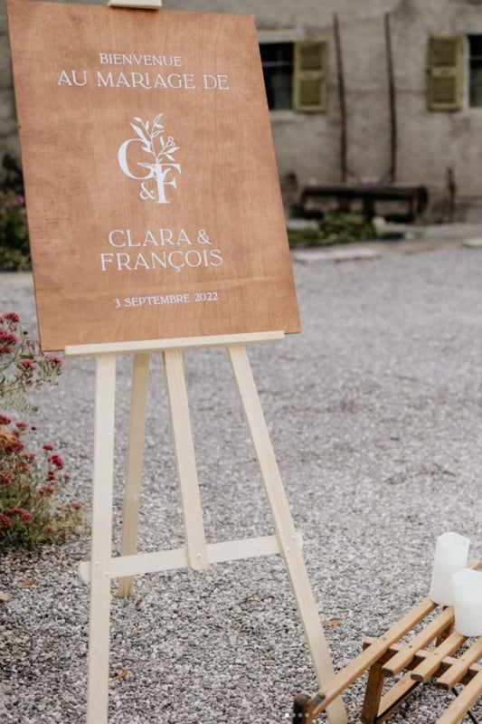 Panneau bois bienvenue mariage avec chevalet