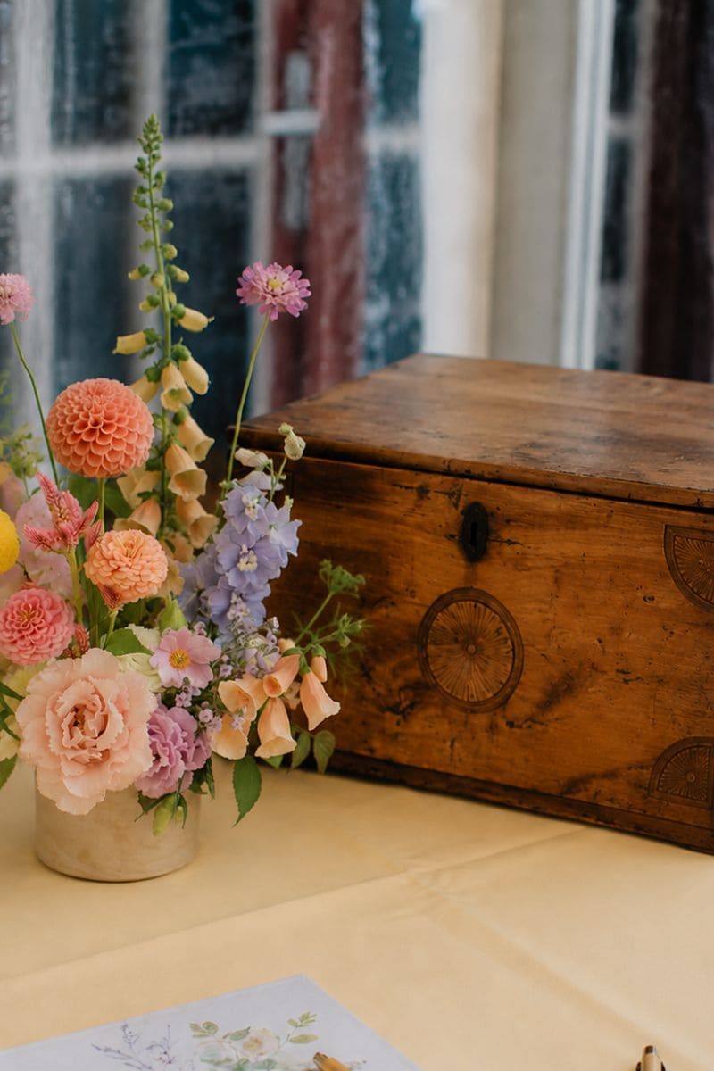 Urne en bois pour la table de livre d'or des mariages