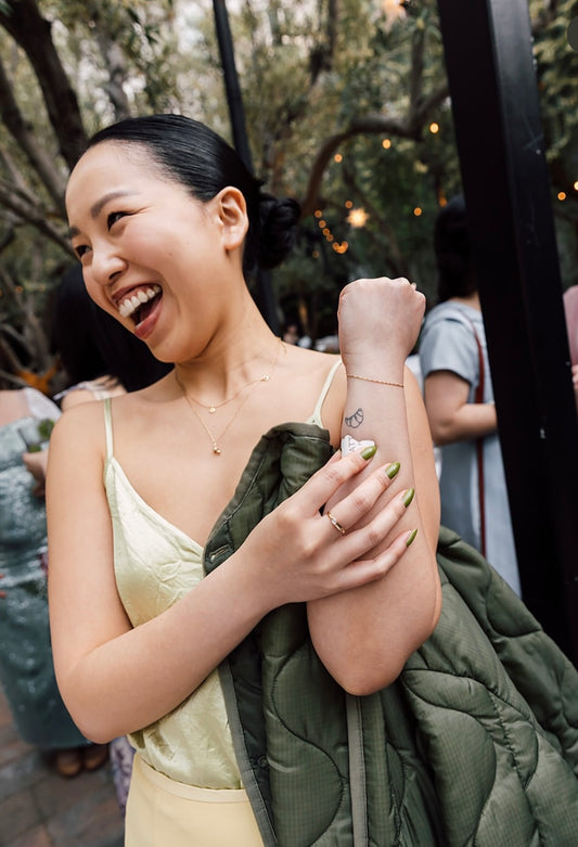 Borne de tatouages éphémères beige